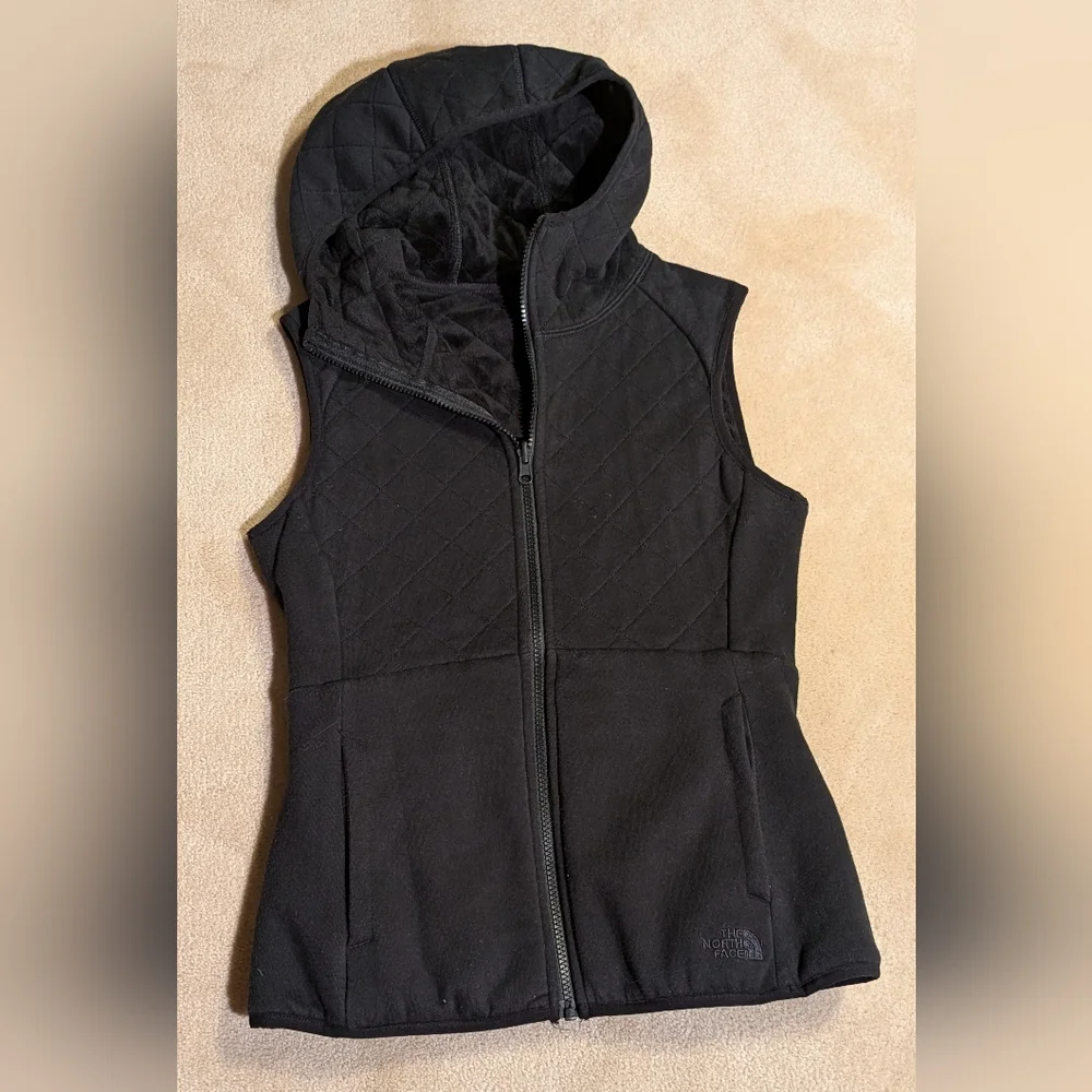 Women's Black North Face Reversible Hooded Vest, Warm,‎ Cozy, Fall/Winter Sz S